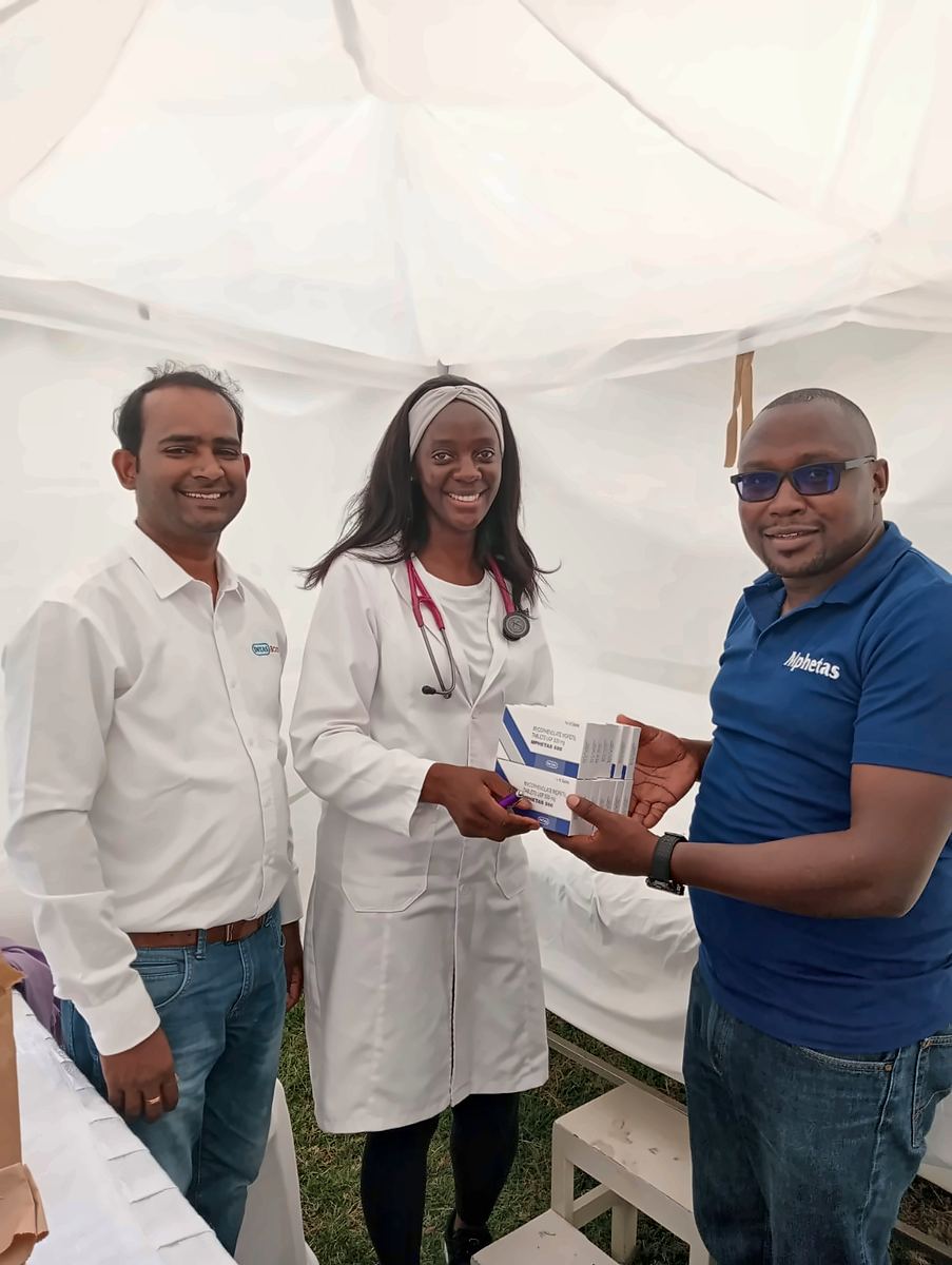 A doctor receiving boxes of Mphetas 500 from Mphetas and Intas representatives